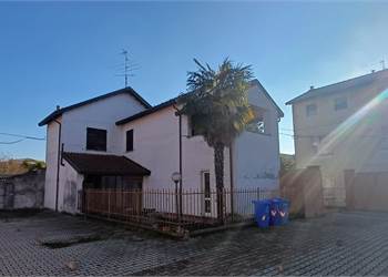 CASA CON CAPANNONE VICINANZE NOVARA